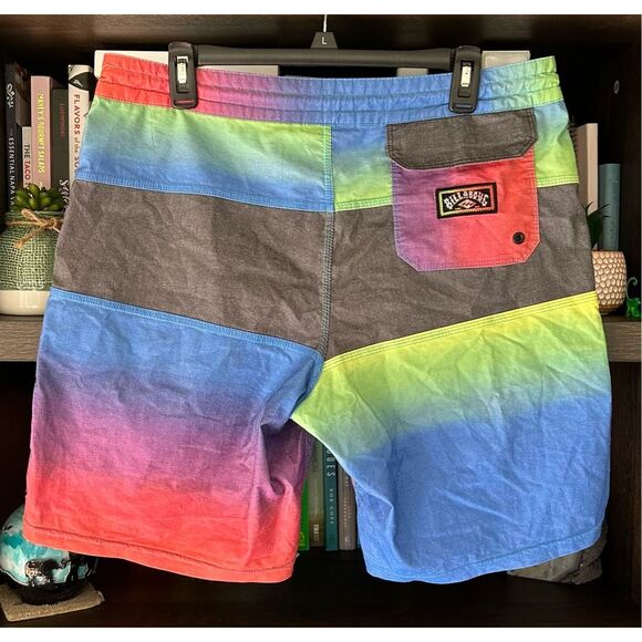 🐿️ Billabong Men’s Multicolor Board Shorts / Swim Trunks Size 34 - Picture 2 of 9